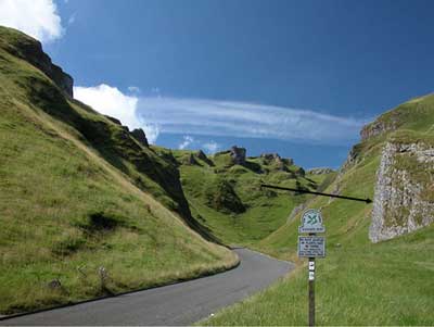 073_Winnats_Pass_looking_We.jpg